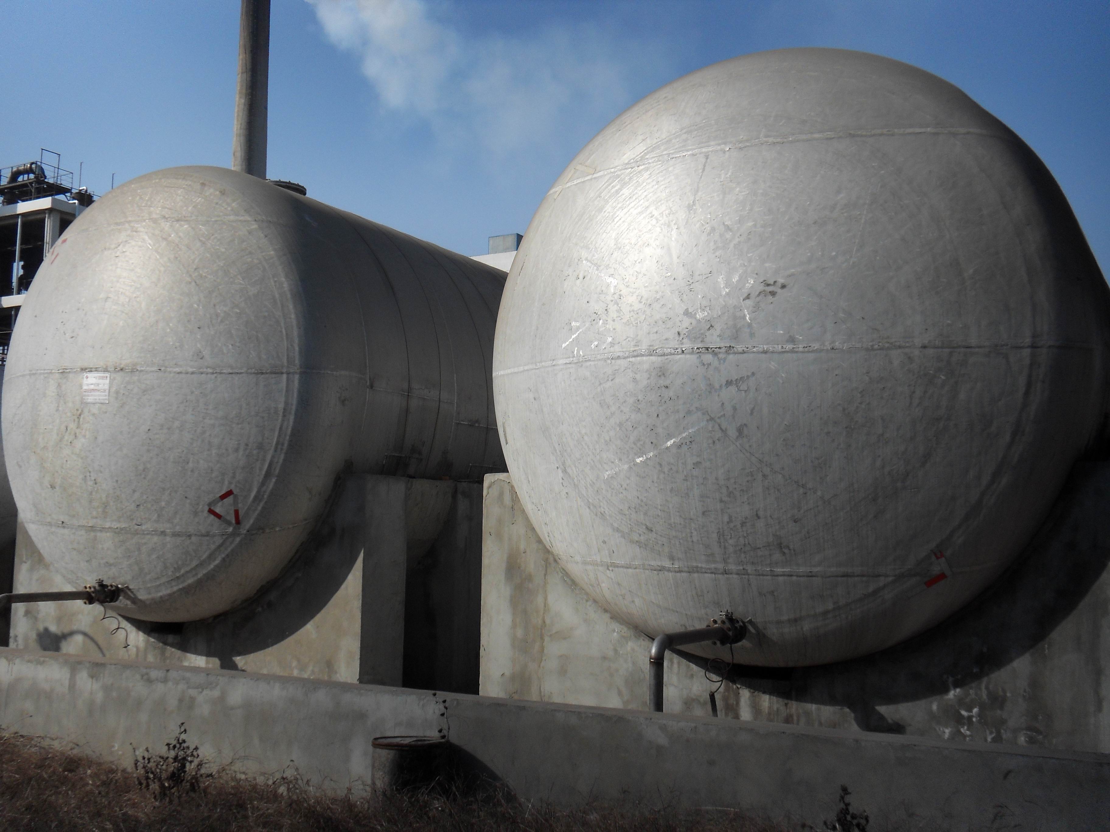 八一化工(gōng)360立方硝酸儲罐